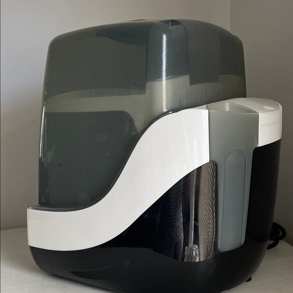 Baby Brezza Black and White Sterilizer - Picture 8 of 10